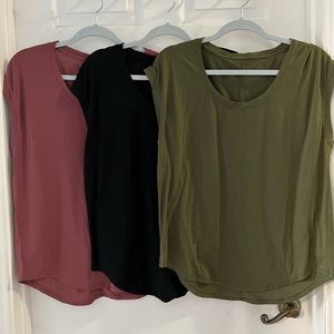 3 Gap fit shirts Size Medium